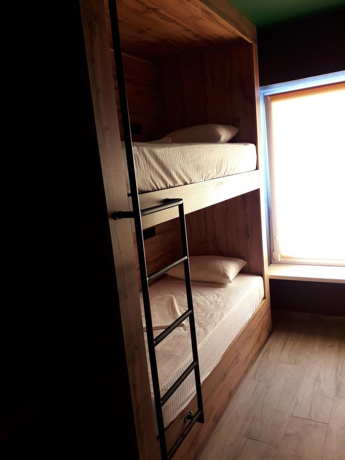 Full House Capsule Hostel Rivne Zewnętrze zdjęcie A bunk bed with a ladder