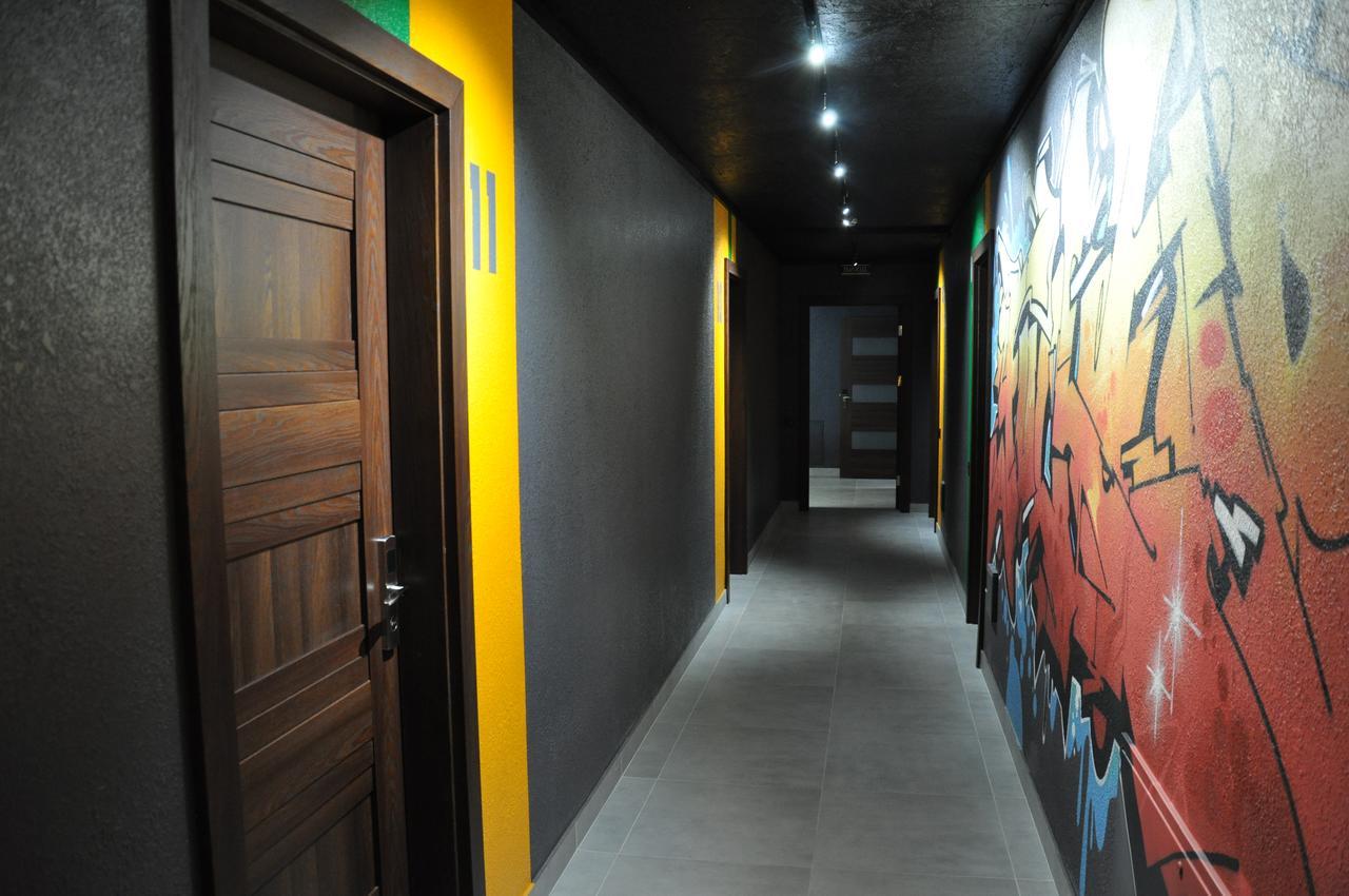 Full House Capsule Hostel Rivne Zewnętrze zdjęcie Corridor of the hotel